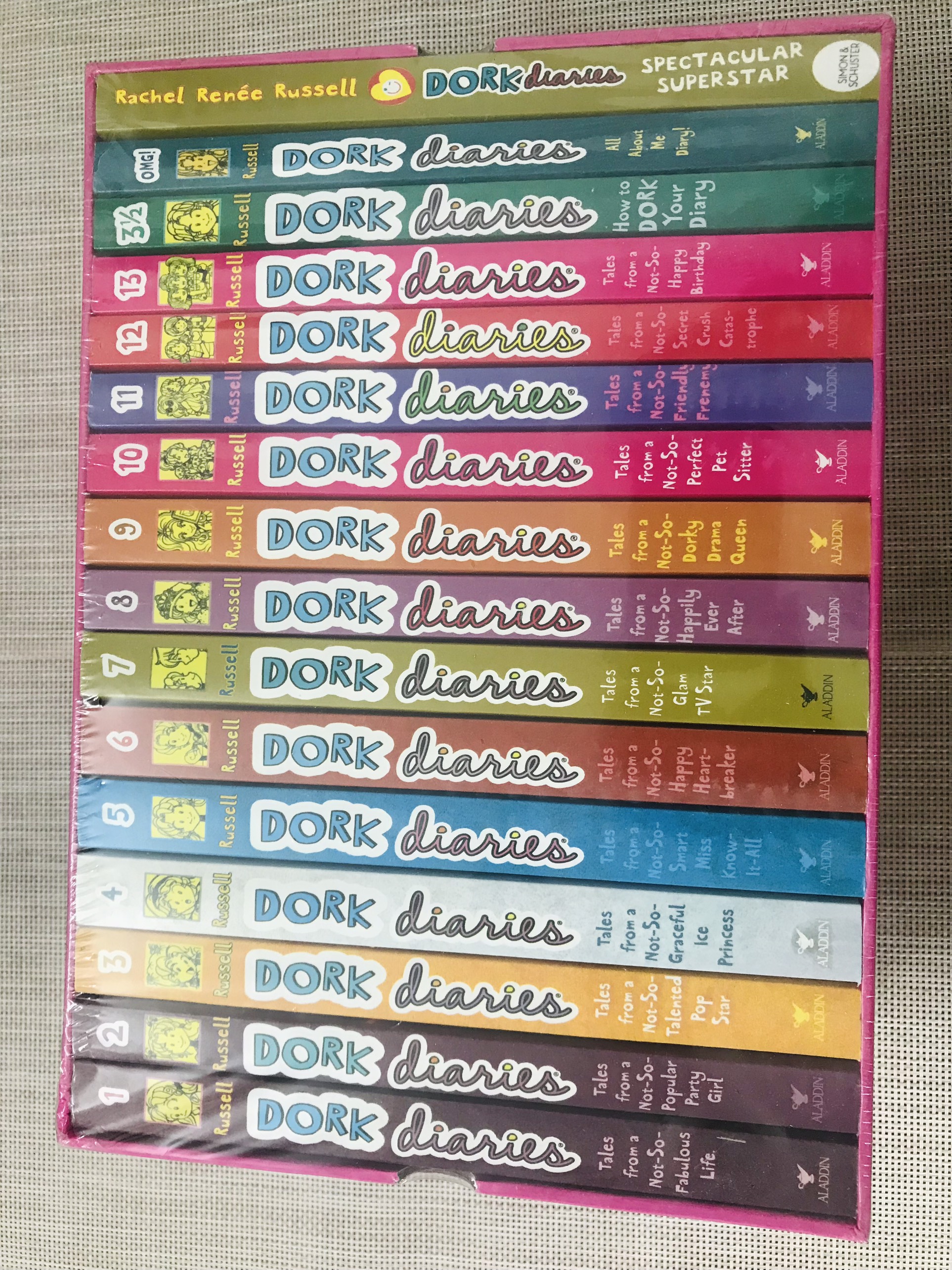 Dork Diaries (16 cuốn)